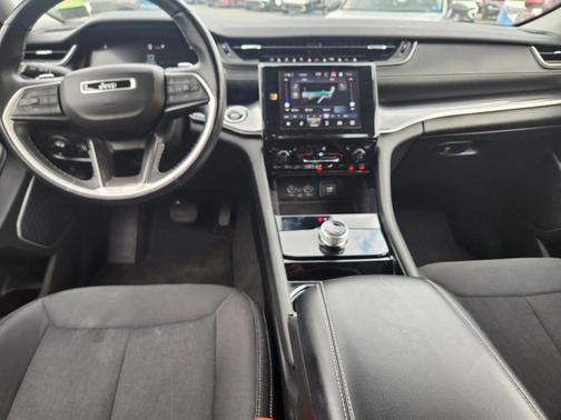 Bright White Clearcoat 2021 Jeep Grand Cherokee L Laredo