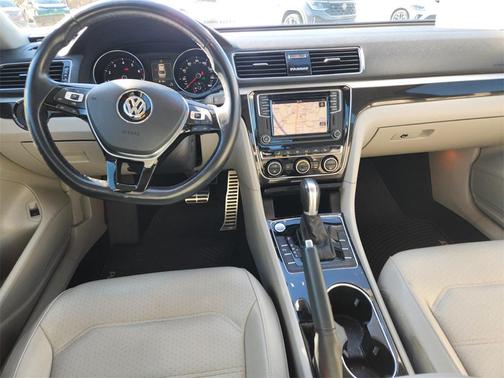 2019 Volkswagen Passat 2.0T R-Line