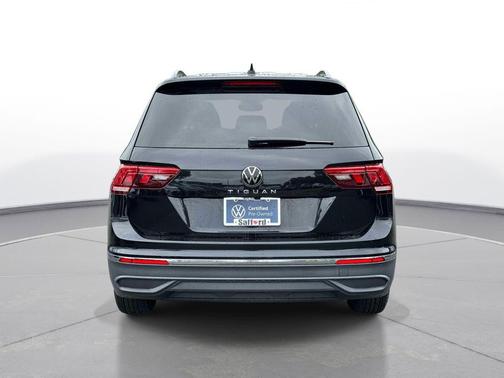 Deep Black Pearl 2024 Volkswagen Tiguan 2.0T S