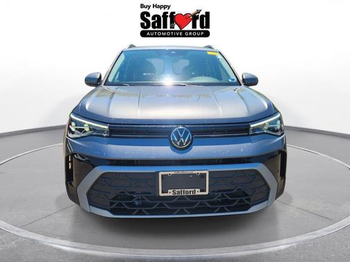 Platinum Gray Metallic 2025 Volkswagen Taos 1.5T SE