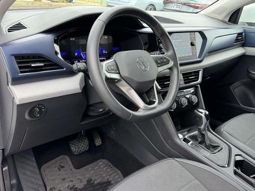 Pure White 2023 Volkswagen Taos 1.5T SE