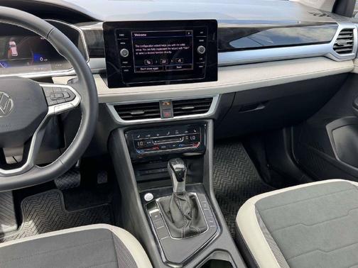 Platinum Gray Metallic 2026 Volkswagen Taos 1.5T SE