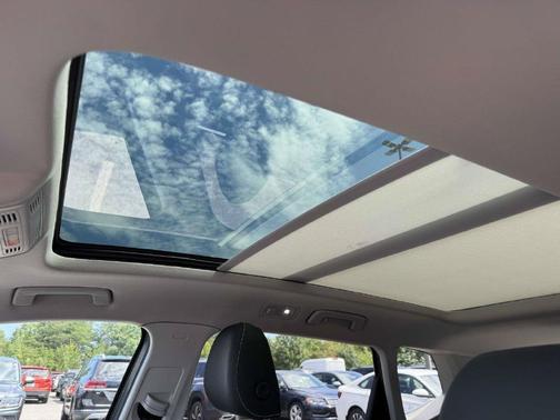 Platinum Gray Metallic 2026 Volkswagen Taos 1.5T SE