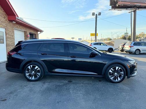 2018 Buick Regal TourX Essence