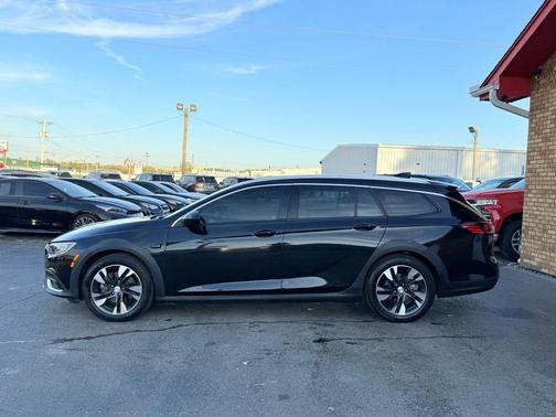 2018 Buick Regal TourX Essence