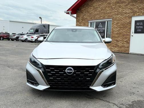 Brilliant Silver Metallic 2023 Nissan Altima 2.5 SV