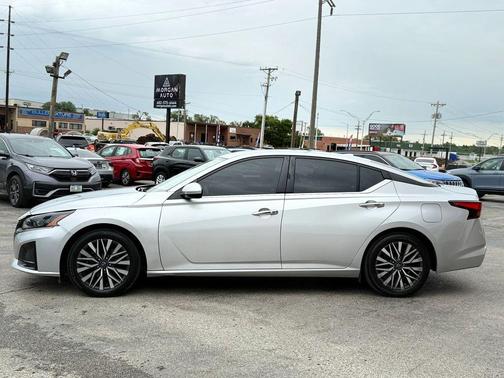 Brilliant Silver Metallic 2023 Nissan Altima 2.5 SV