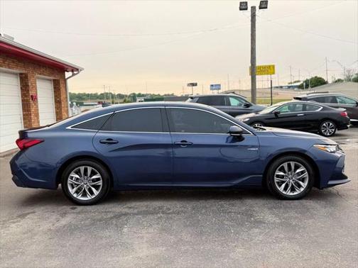 2019 Toyota Avalon Hybrid XLE