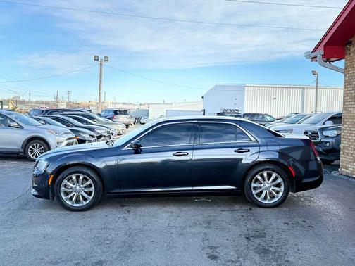 2017 Chrysler 300 Limited
