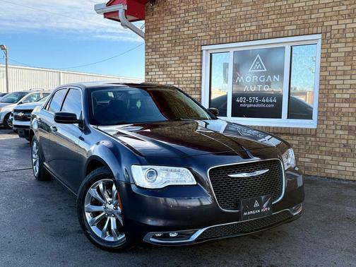 2017 Chrysler 300 Limited