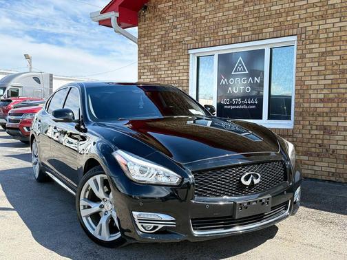 Black 2017 INFINITI Q70 L 3.7 Sedan 4D