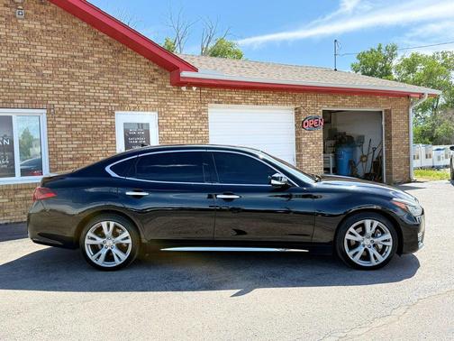 Black 2017 INFINITI Q70 L 3.7 Sedan 4D
