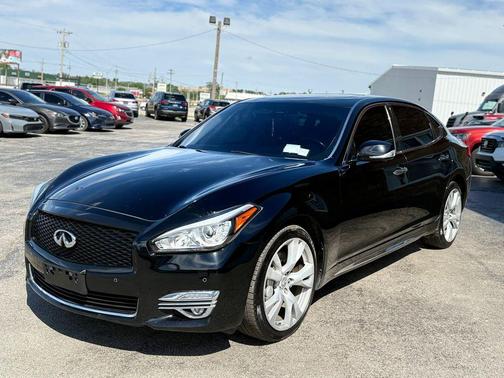 Black 2017 INFINITI Q70 L 3.7 Sedan 4D
