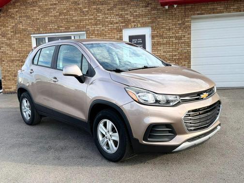Sandy Ridge Metallic 2018 Chevrolet Trax LS