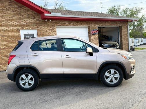 Sandy Ridge Metallic 2018 Chevrolet Trax LS