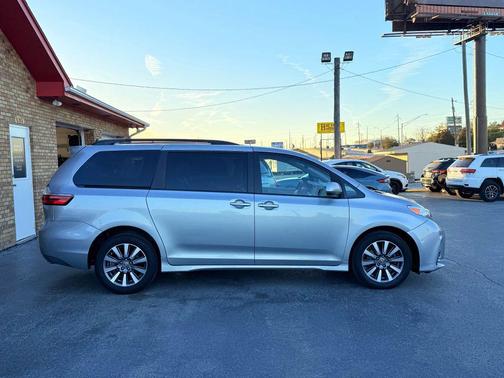 2020 Toyota Sienna XLE Premium