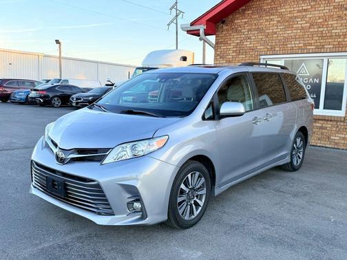 2020 Toyota Sienna XLE Premium