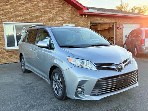 2020 Toyota Sienna XLE Premium