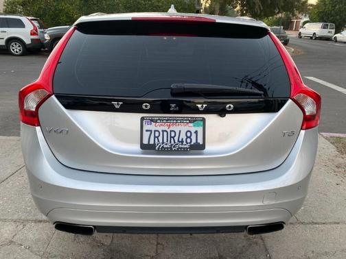 Photo 4 of 26 of 2016 Volvo V60 T5 Premier