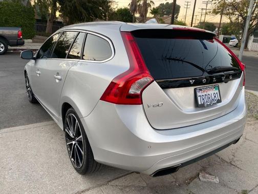 Photo 3 of 26 of 2016 Volvo V60 T5 Premier