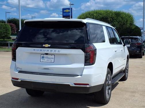 2025 Chevrolet Suburban LS