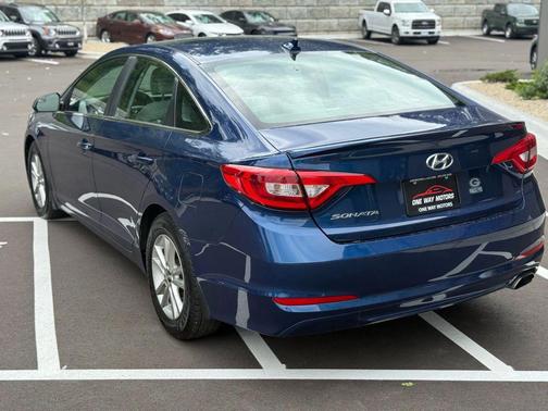 2017 Hyundai SONATA SE