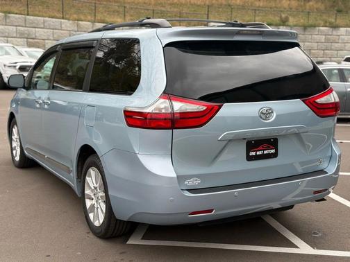 2016 Toyota Sienna XLE