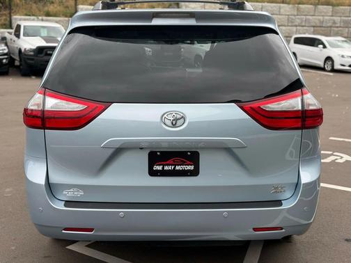 2016 Toyota Sienna XLE