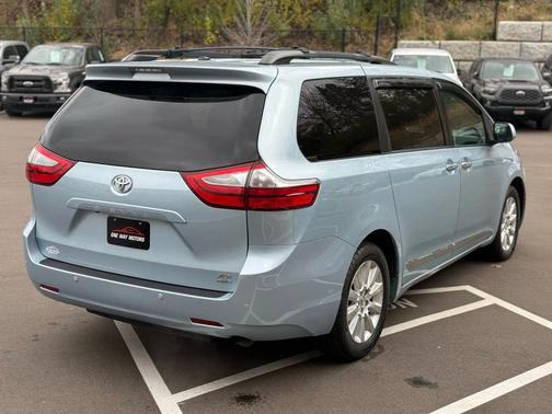2016 Toyota Sienna XLE