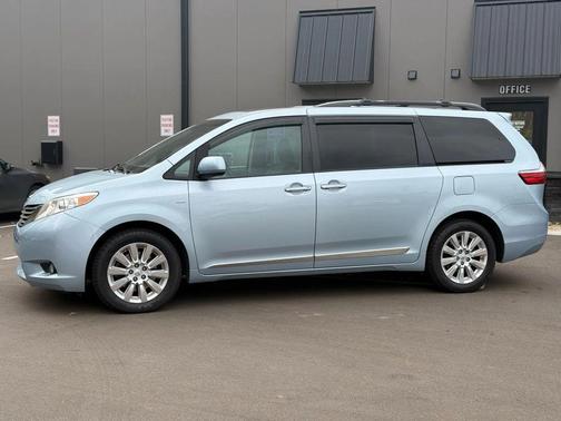 2016 Toyota Sienna XLE