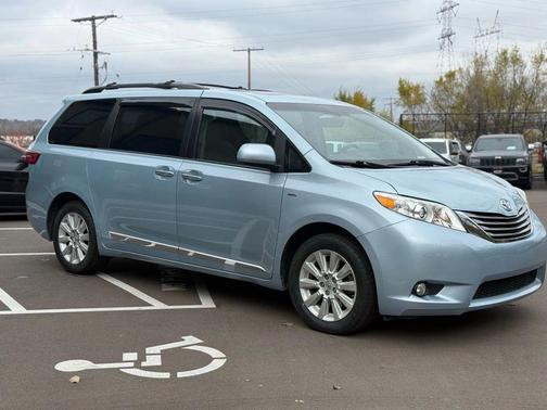 2016 Toyota Sienna XLE