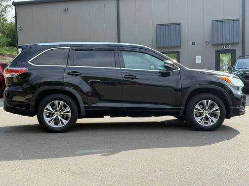 Black 2014 Toyota Highlander XLE