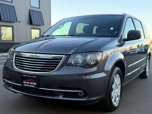 2016 Chrysler Town & Country Touring