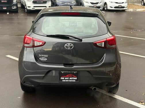 2020 Toyota Yaris Sedan LE