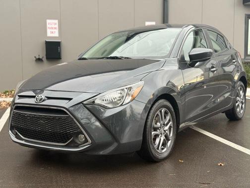 2020 Toyota Yaris Sedan LE