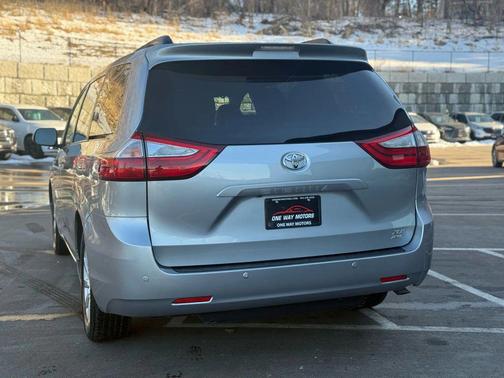 2017 Toyota Sienna XLE