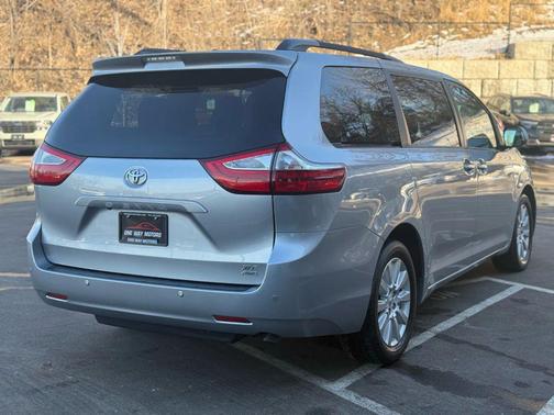 2017 Toyota Sienna XLE