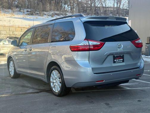 2017 Toyota Sienna XLE