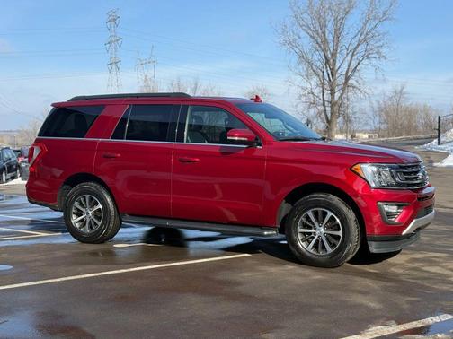 2019 Ford Expedition XLT Sport Utility 4D