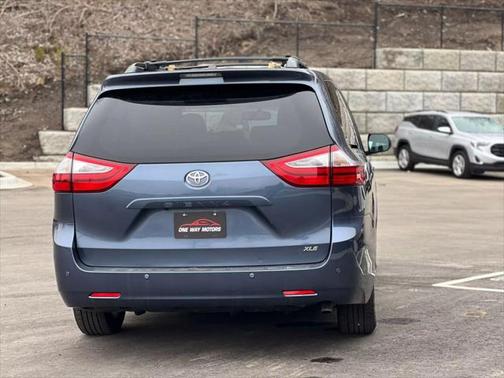 2015 Toyota Sienna XLE
