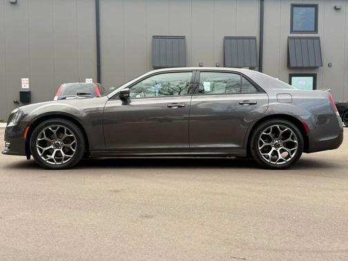 2018 Chrysler 300 S