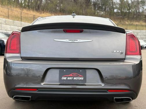 2018 Chrysler 300 S