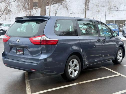 2016 Toyota Sienna L