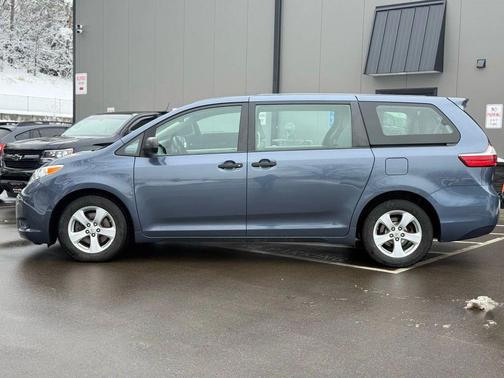 2016 Toyota Sienna L