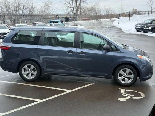 2016 Toyota Sienna L
