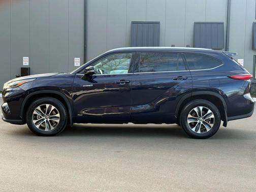 2021 Toyota Highlander Hybrid XLE
