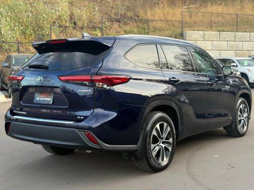 2021 Toyota Highlander Hybrid XLE