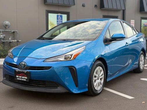 2022 Toyota Prius LE