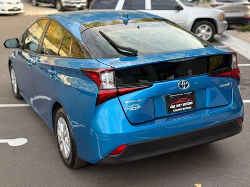 2022 Toyota Prius LE