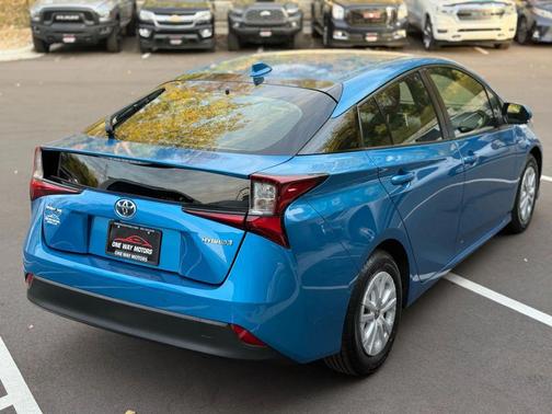 2022 Toyota Prius LE